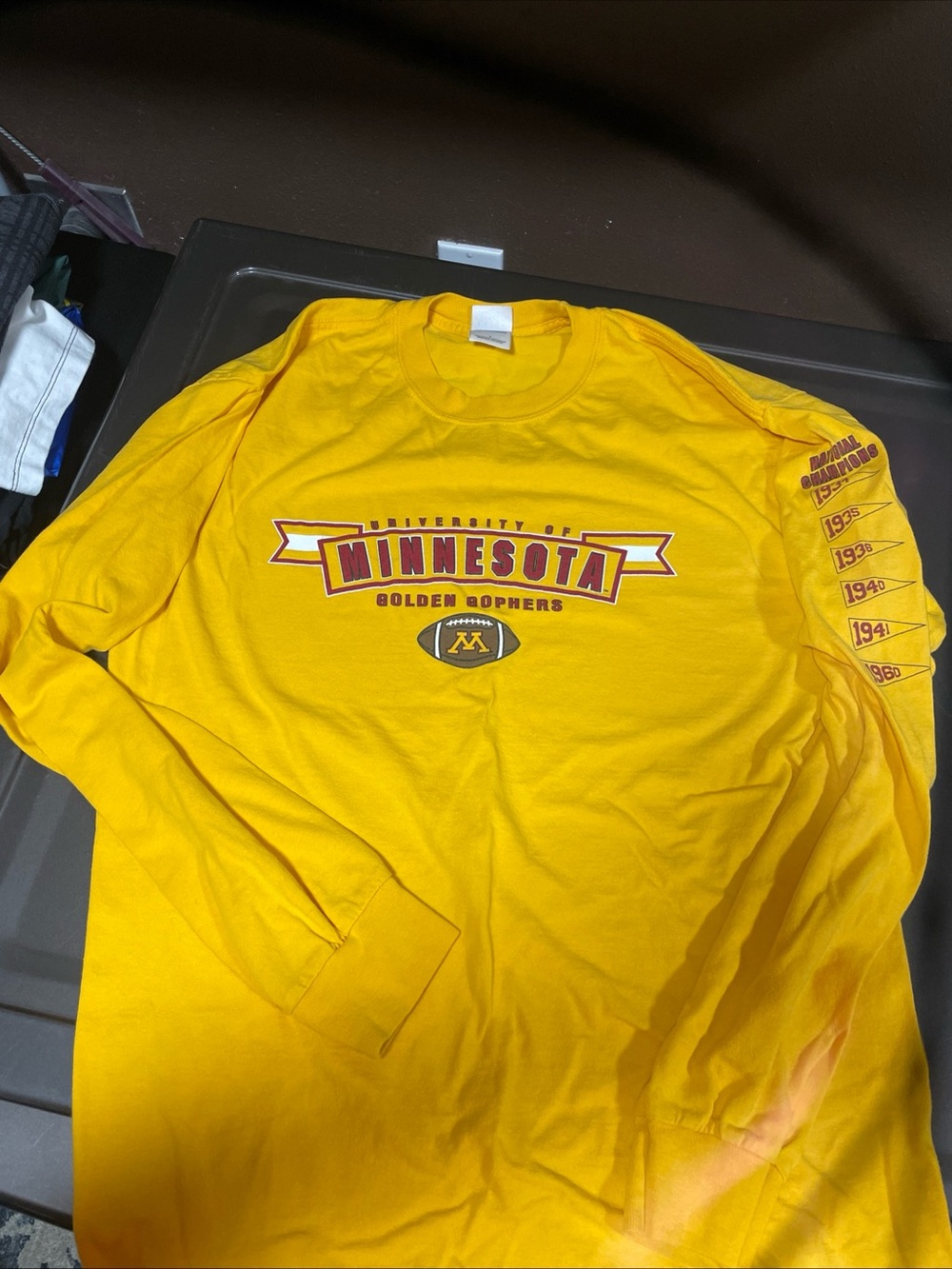 Long sleeved tee size large Gildan Minnesota Golden Gophers Long Sleeve Tee